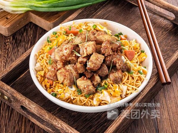 新疆羊肉串炒方便面